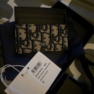 Brand new Dior card holder comes with box and dust bag